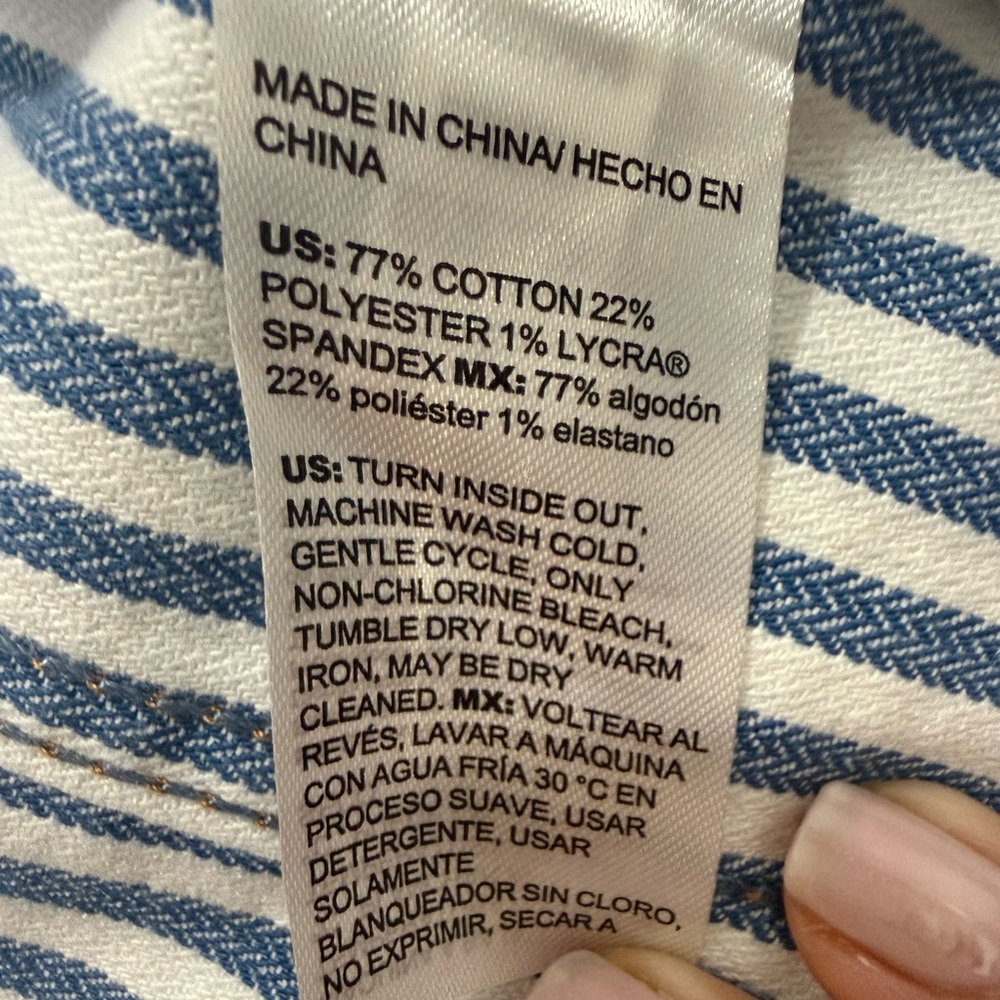 Chicos Striped Open Front
Denim Jacket.  Size 0.5 (U.S 6) - Picture 11 of 11